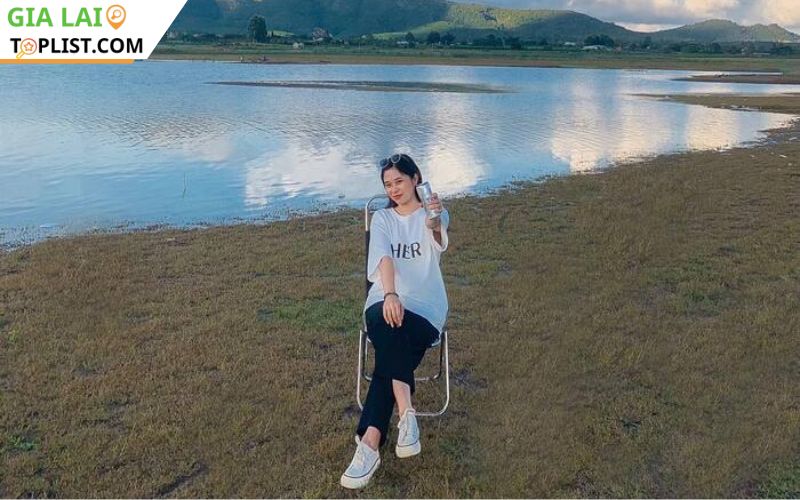 Biển hồ TNưng đón hoàng hôn rực rỡ