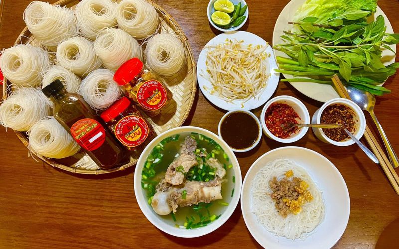 Phở khô Hồng Lan