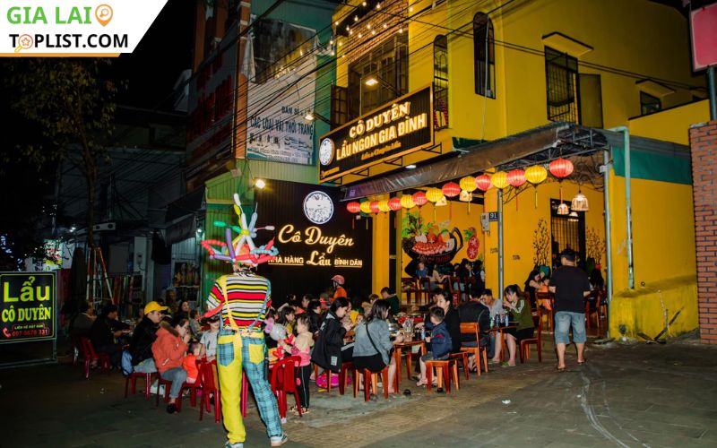 Quán lẩu cô Duyên tấp nập khách